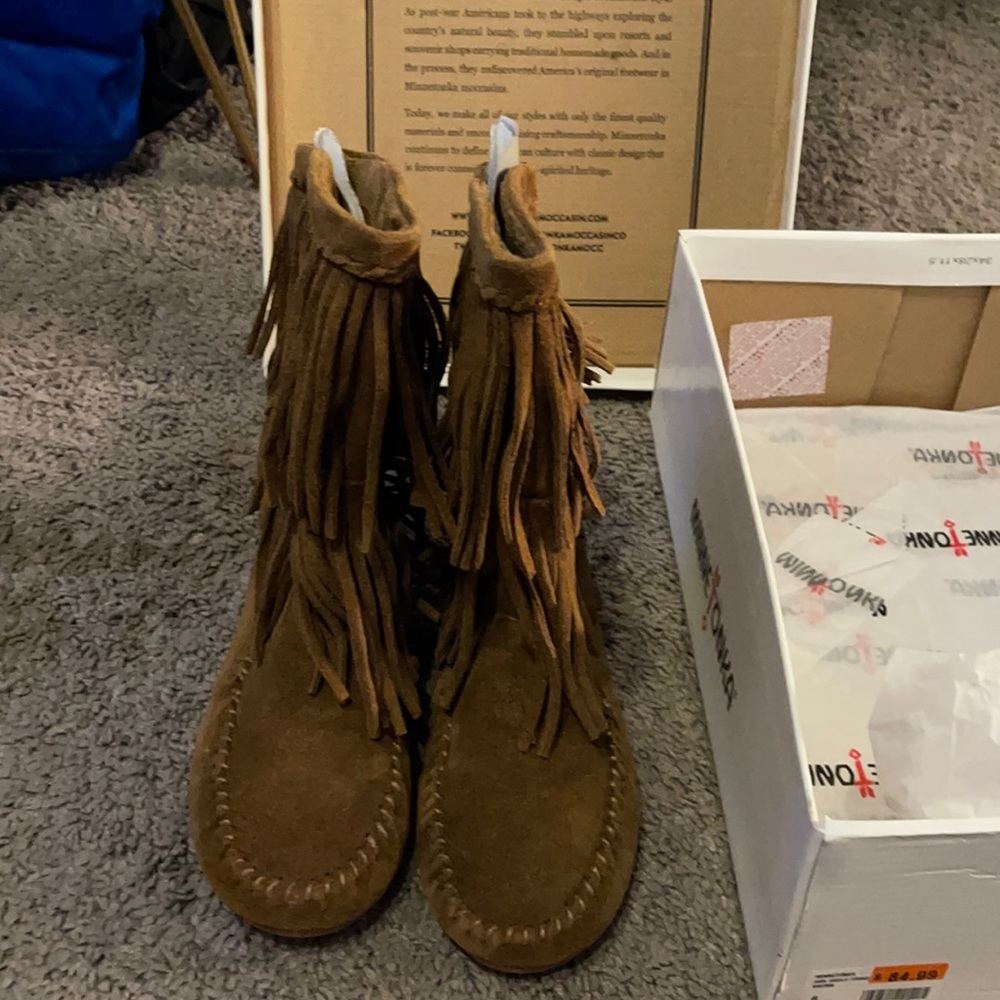 Brand new pair of Minnetonka moccasin!